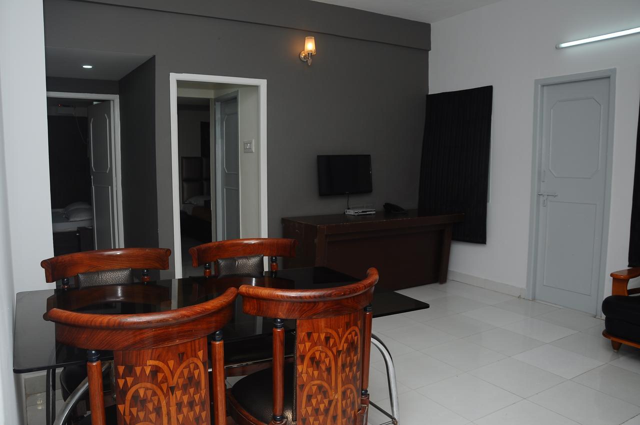 Modern Villa Chennai Exterior photo